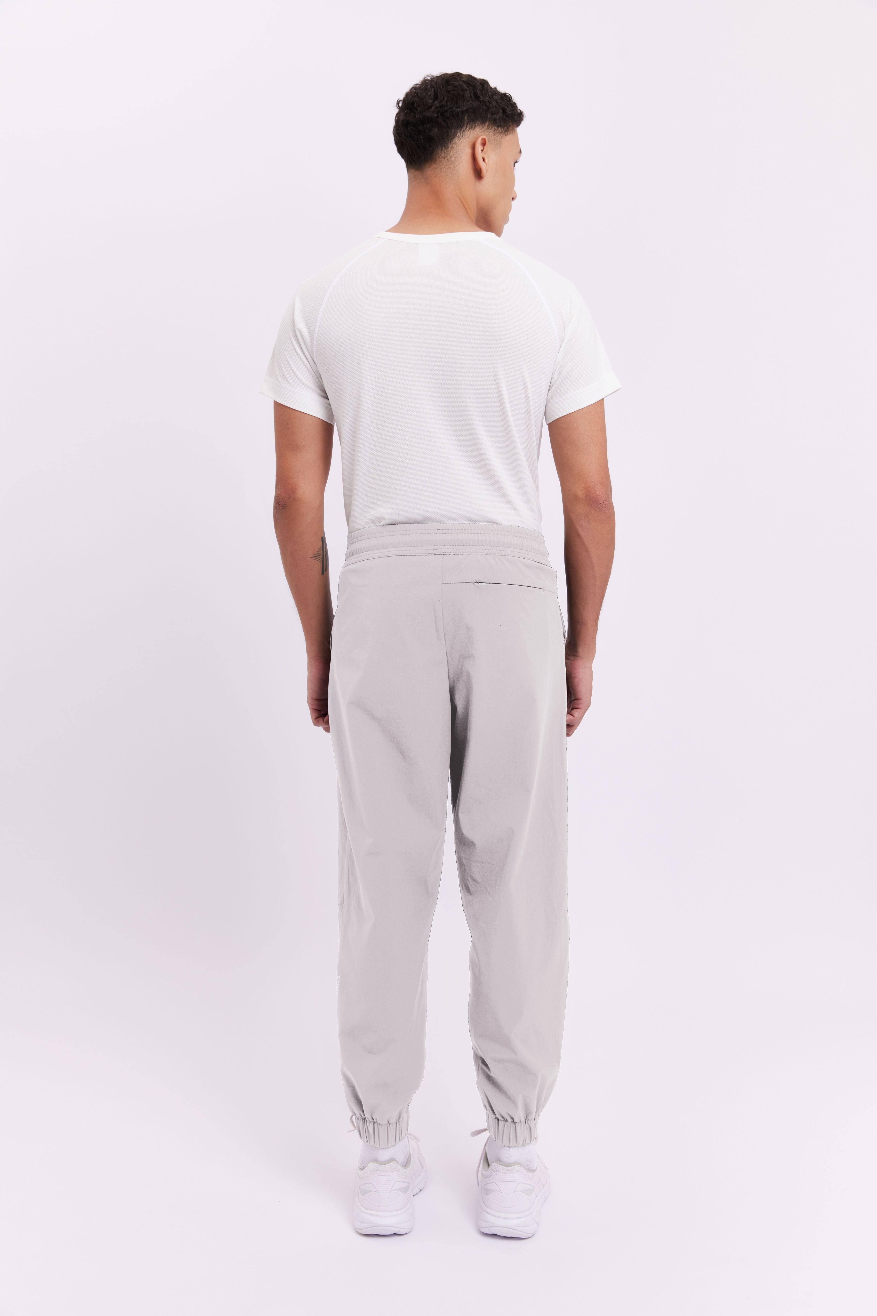 LAICA MEN JOGGER PANTS - PEBBLE